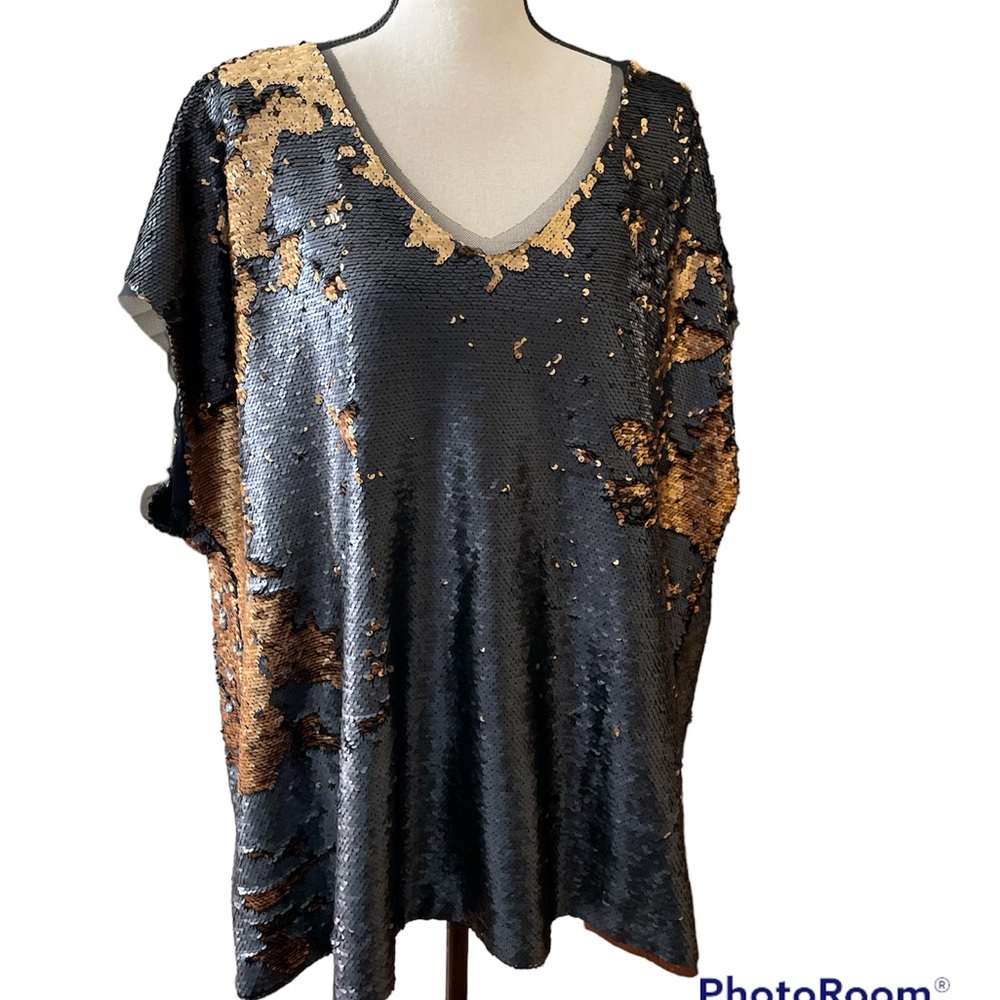 Sequin V-Neck Blouse in Black and Gold